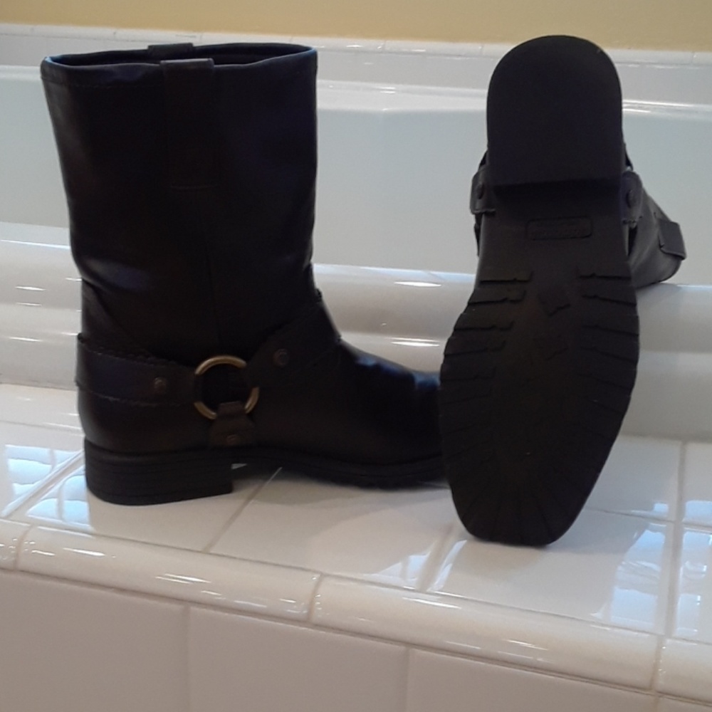 Boots - Picture 2 of 3
